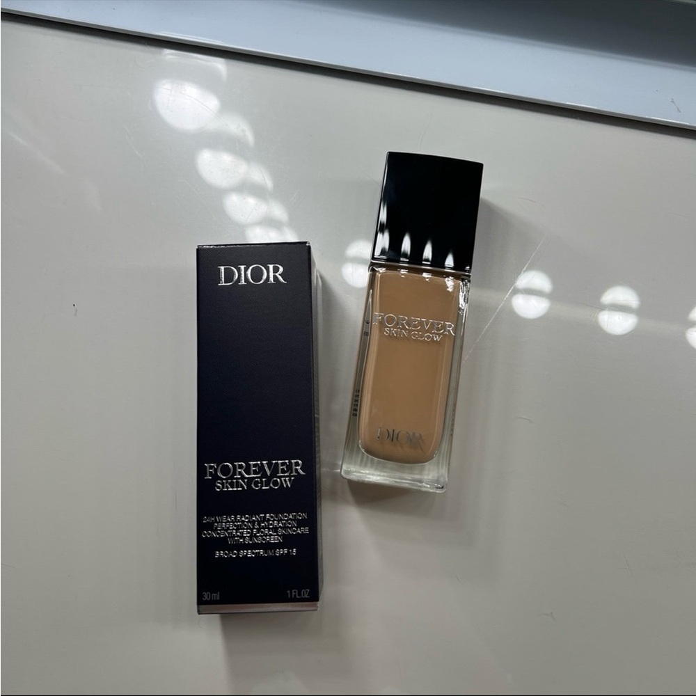 Dior Forever Skin Glow Foundation